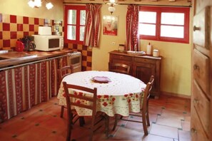 Private kitchen - Camoin - Mezzanine studio with terrace and park view (ARLES)