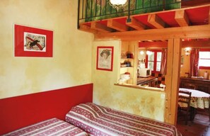 Iron/ironing board, WiFi, bed sheets - Camoin - Mezzanine studio with terrace and park view (ARLES)