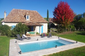 A heated pool - Country house with private heated pool and garden-Périgord (Bosset)