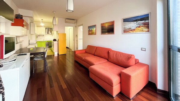 Apartment, Air conditioning, City View | Interior - Alzaia 20 minuti dal Duomo (Milan)
