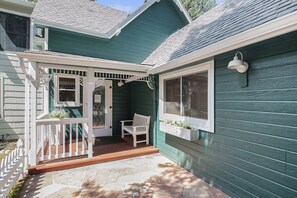 Terrace/patio - Rivers Edge Retreat on the Big Thompson River! (Estes Park)