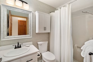 Shower, hair dryer, towels, soap - Rivers Edge Retreat on the Big Thompson River! (Estes Park)