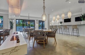 Dining - 2 BR/2 BA condo in highly sought after downtown Naples ,Florida (Naples)