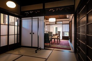 Interior - Uji, Kyoto] Machiya for rent｜Parking for 2 cars on the premises｜Convenient access to Nara, Osaka, and Shiga by car and train. Recommended as a base for private group travel stays. (宇治市六地蔵札ノ辻町)