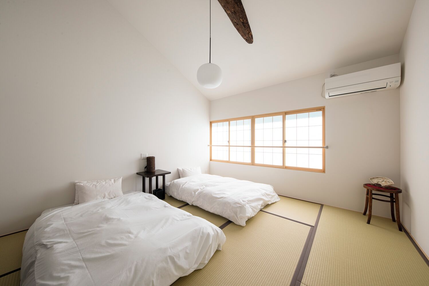 Iron/ironing board, internet, bed sheets