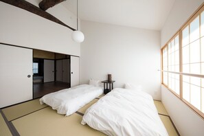 Iron/ironing board, Internet, bed sheets - Uji, Kyoto] Machiya for rent｜Parking for 2 cars on the premises｜Convenient access to Nara, Osaka, and Shiga by car and train. Recommended as a base for private group travel stays. (宇治市六地蔵札ノ辻町)