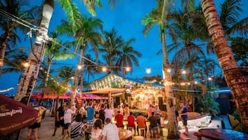 House (3 Bedrooms) | Restaurant