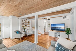 House (3 Bedrooms) | Living area | 40-inch TV with digital channels