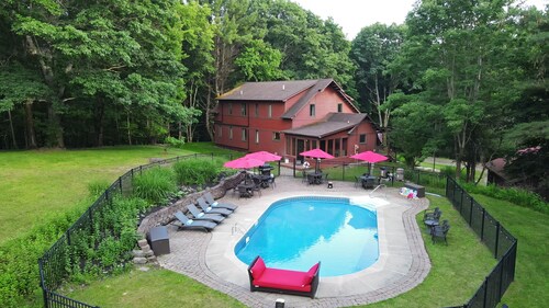 Newly Renovated; Private Pool Oasis Pics to Come
