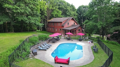 Private Pool Oasis - heated Memorial day to Labor day/ Minutes from Dreams Park