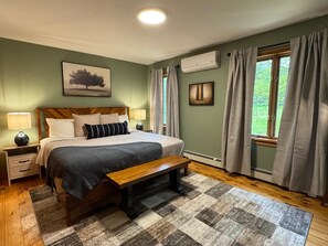 7 bedrooms, travel crib, WiFi, bed sheets