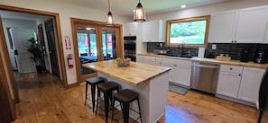 Coffee/tea maker, fridge, microwave, oven - Newly Renovated; Private Pool Oasis Pics to Come (Cooperstown)