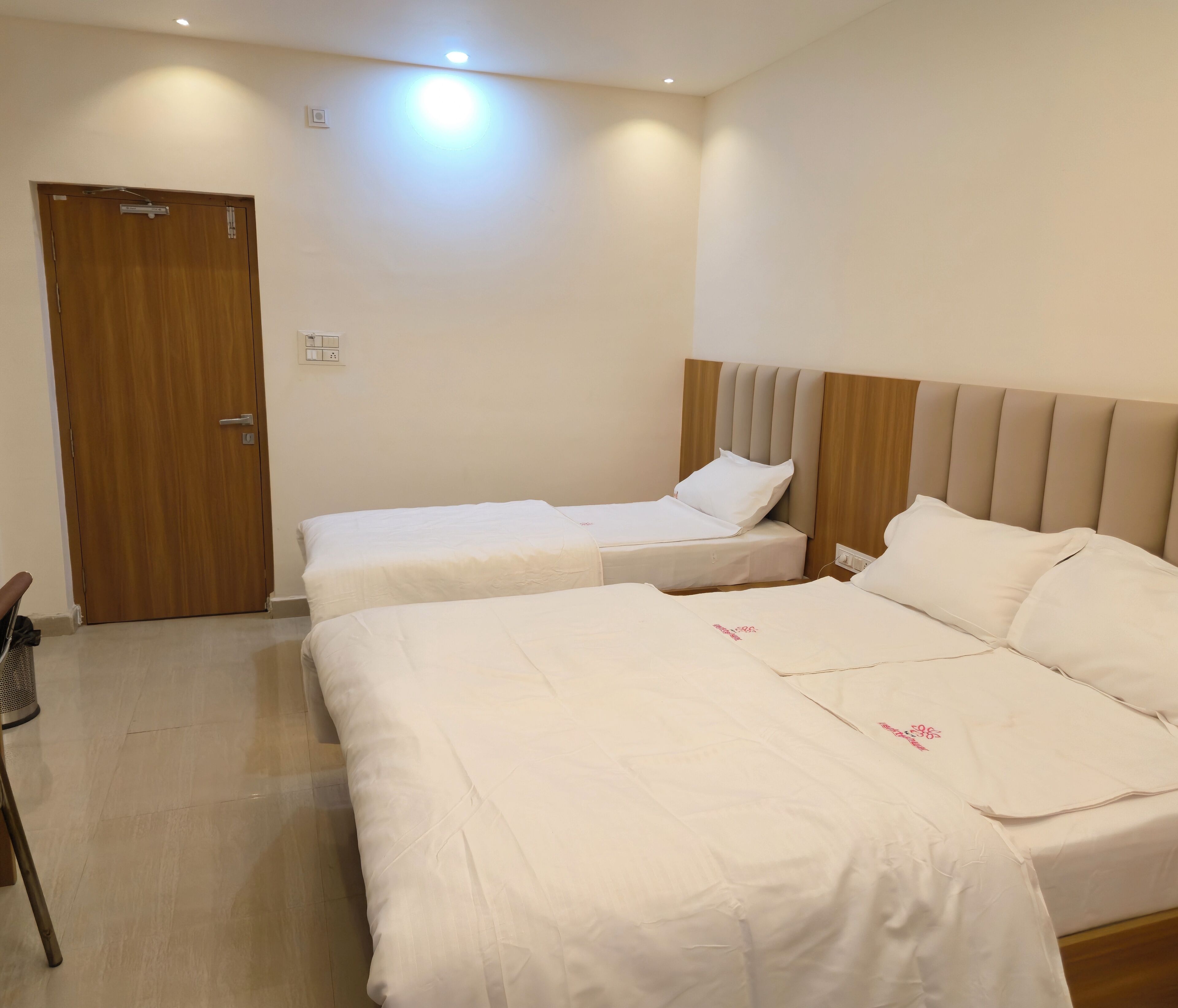 Tremannsrom – deluxe | Skrivebord