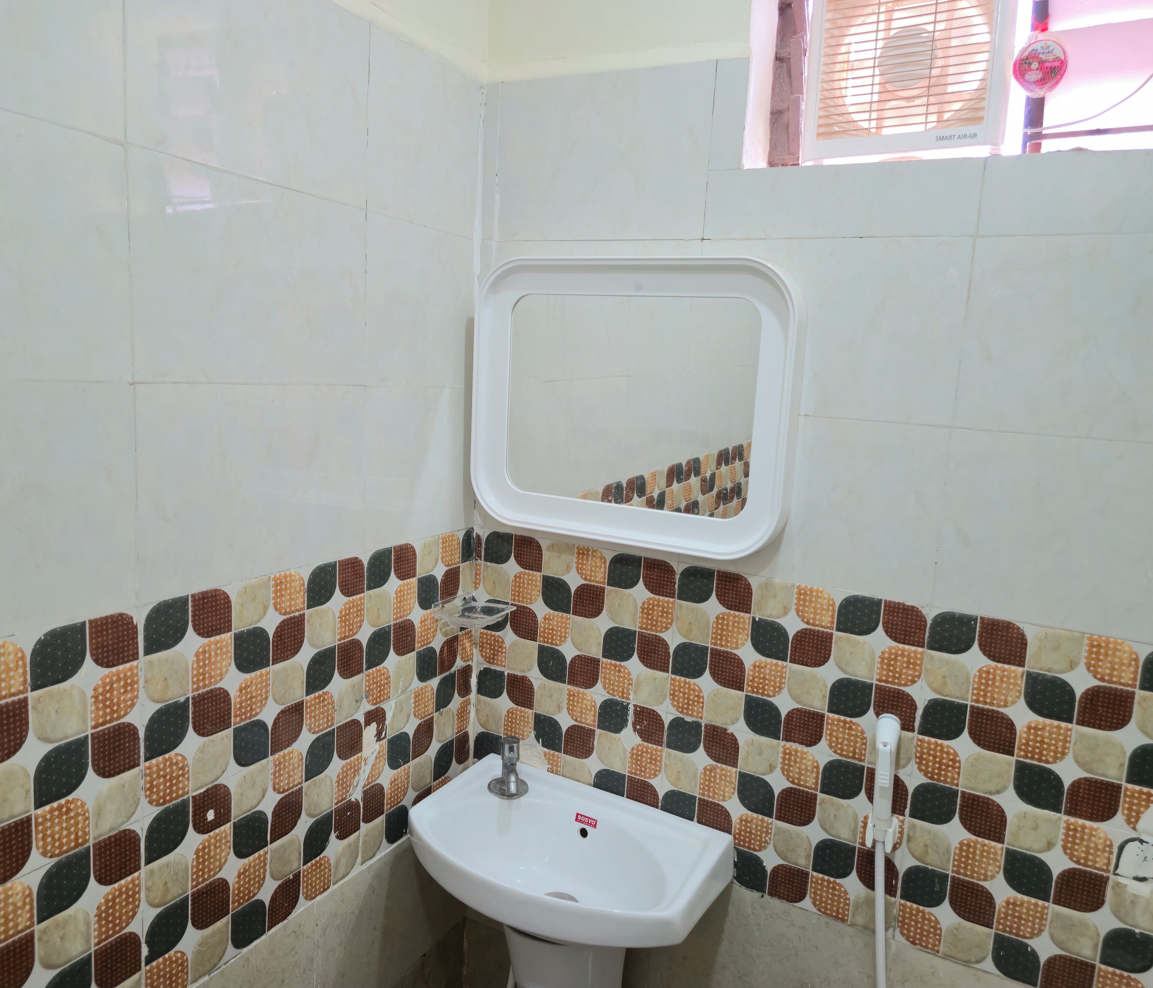 Standard Room | Bathroom | Shower, free toiletries, towels, soap