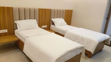 Standard Room | Desk