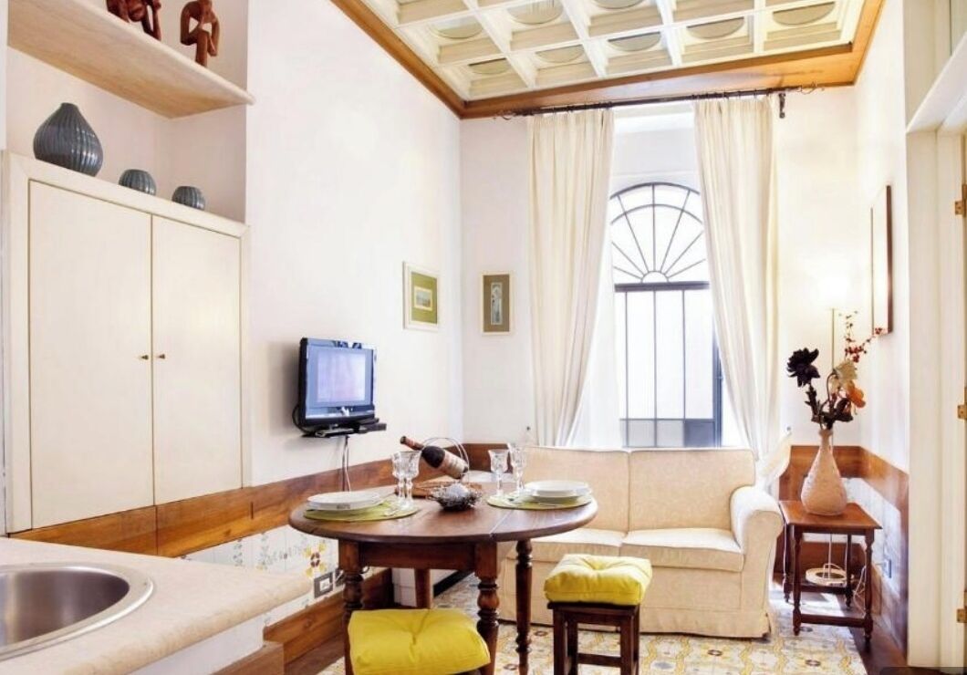 Apartamento | Cocina privada | Frigorífico pequeño, placa de cocina y máquina de café espresso