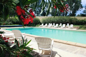 Outdoor pool - Gauguin - Bright family apartment with terrace and park view (ARLES)