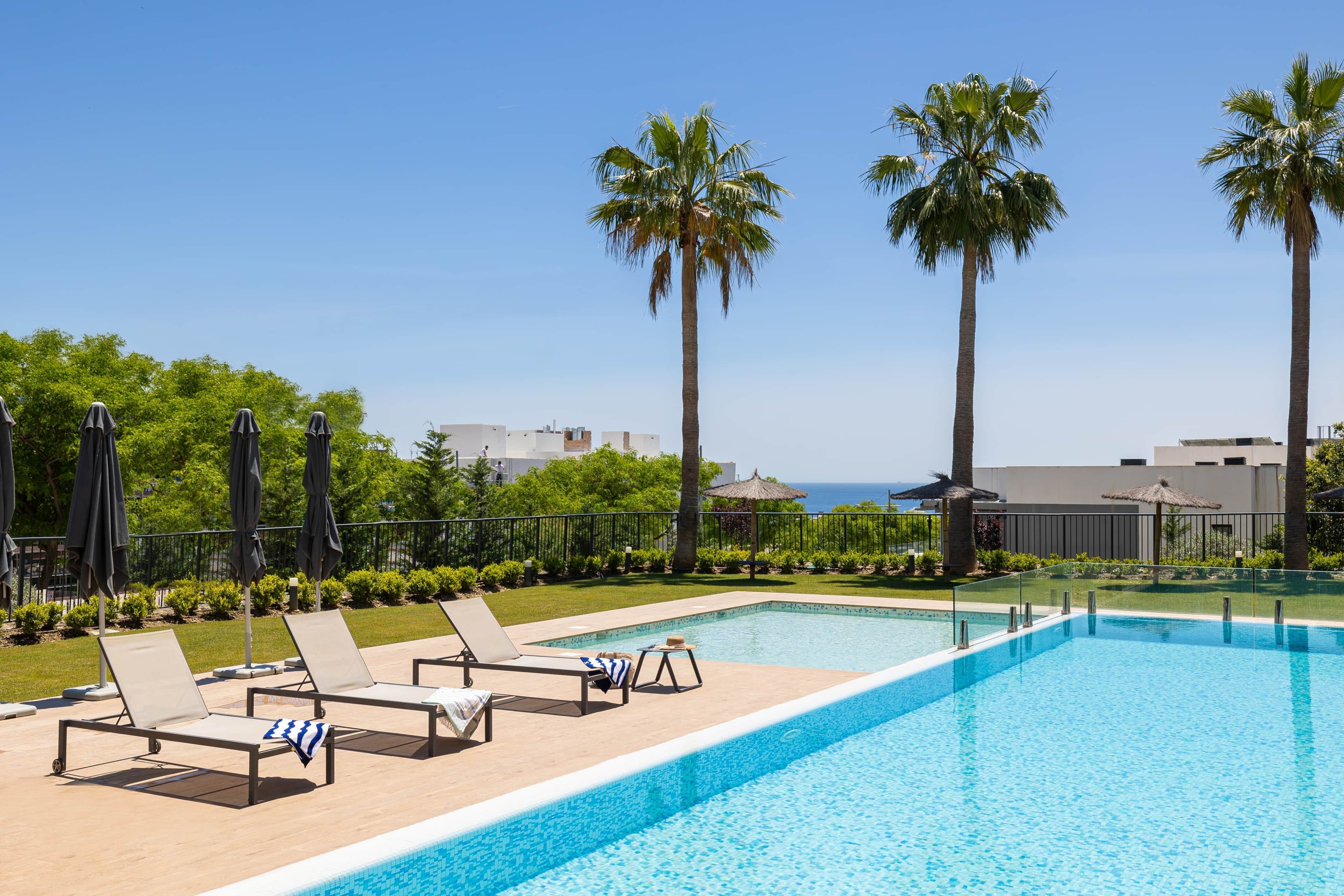 室內泳池、室外泳池