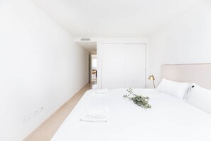 Bügeleisen/Bügelbrett, WLAN, Bettwäsche