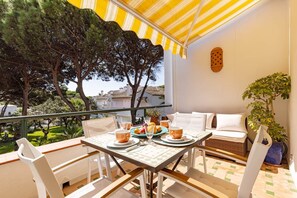 Outdoor dining - RDR521 - Elegant 2 Bedroom Penthouse (Atalaya Isdabe)