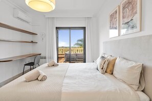 Fer et planche à repasser, Wi-Fi gratuit, draps fournis