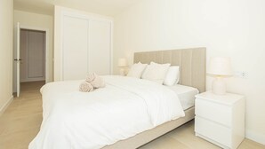 3 slaapkamers, een strijkplank/strijkijzer, gratis wifi, beddengoed