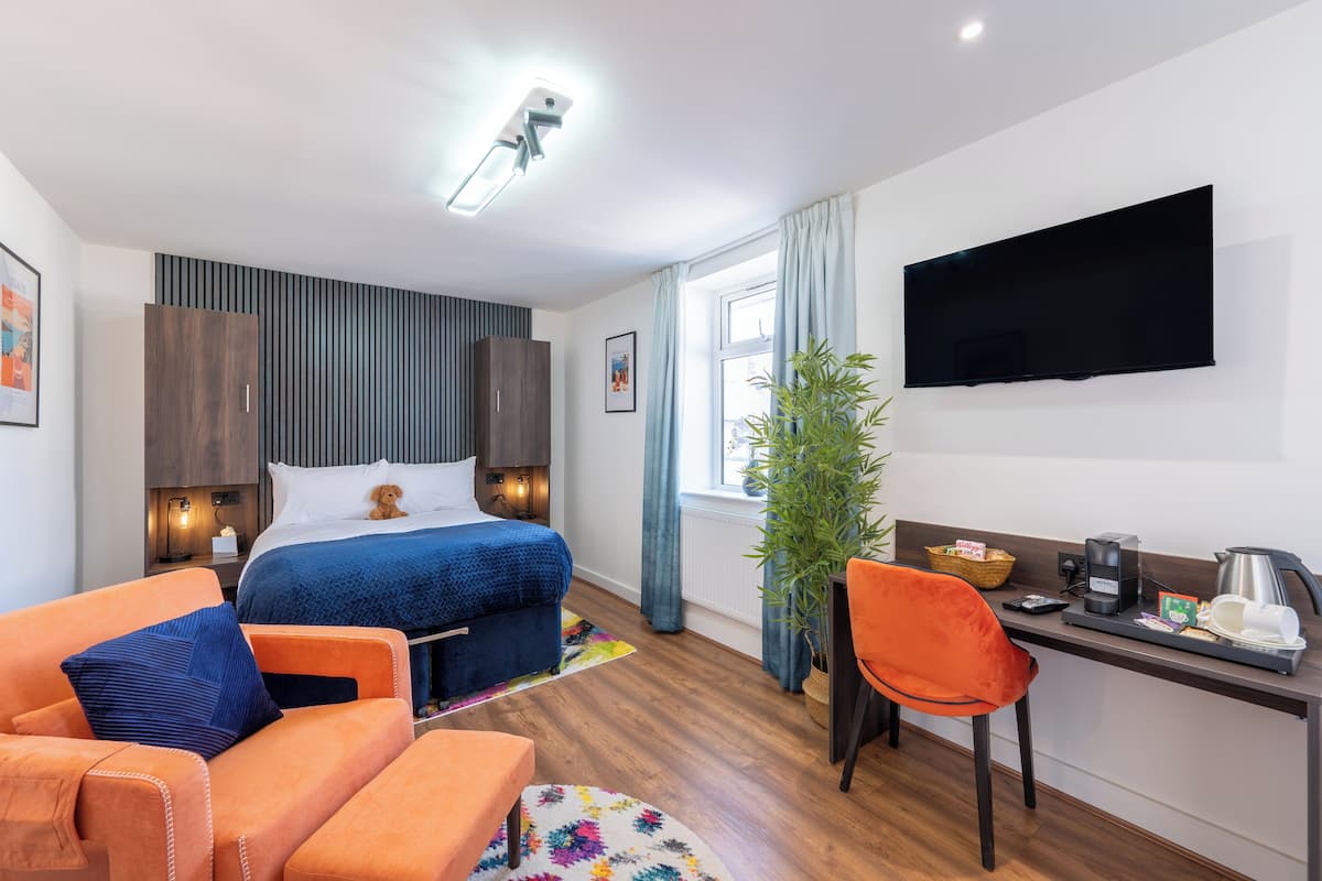 Blackout curtains, iron/ironing board, free WiFi
