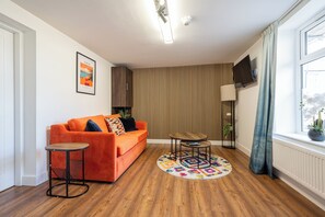 Living area - The Old Brewery - A St David Aparthotel (Barrow-in-Furness)