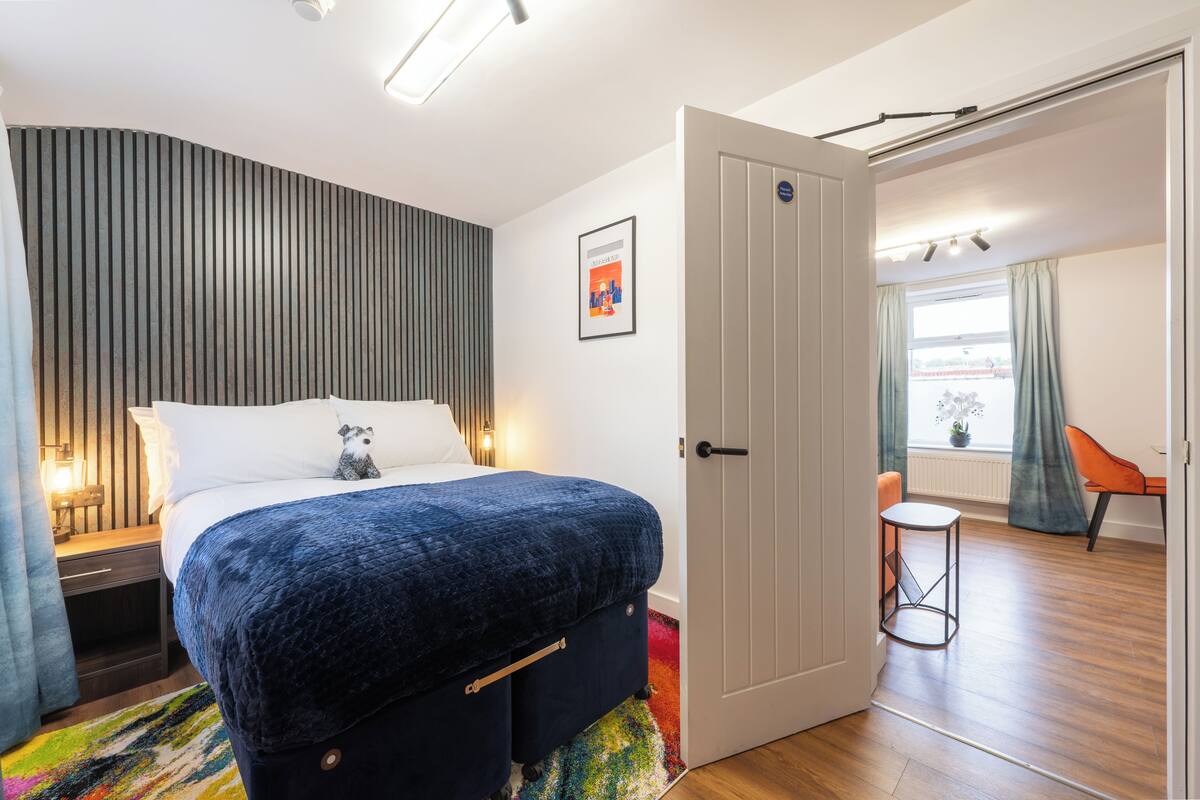 Blackout curtains, iron/ironing board, free WiFi