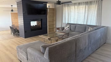 TV, fireplace