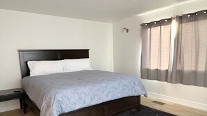6 bedrooms, iron/ironing board, WiFi, bed sheets