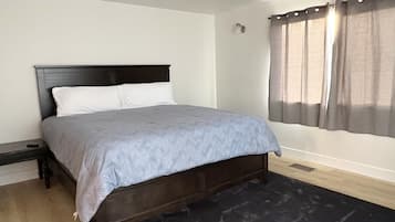 6 bedrooms, iron/ironing board, WiFi, bed sheets