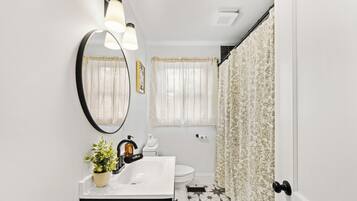 Articles de toilette écologiques, sèche-cheveux, serviettes fournies