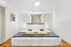 1 Schlafzimmer, Schreibtisch, Bügeleisen/Bügelbrett, Reisekinderbett