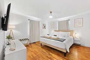 1 Schlafzimmer, Schreibtisch, Bügeleisen/Bügelbrett, Reisekinderbett