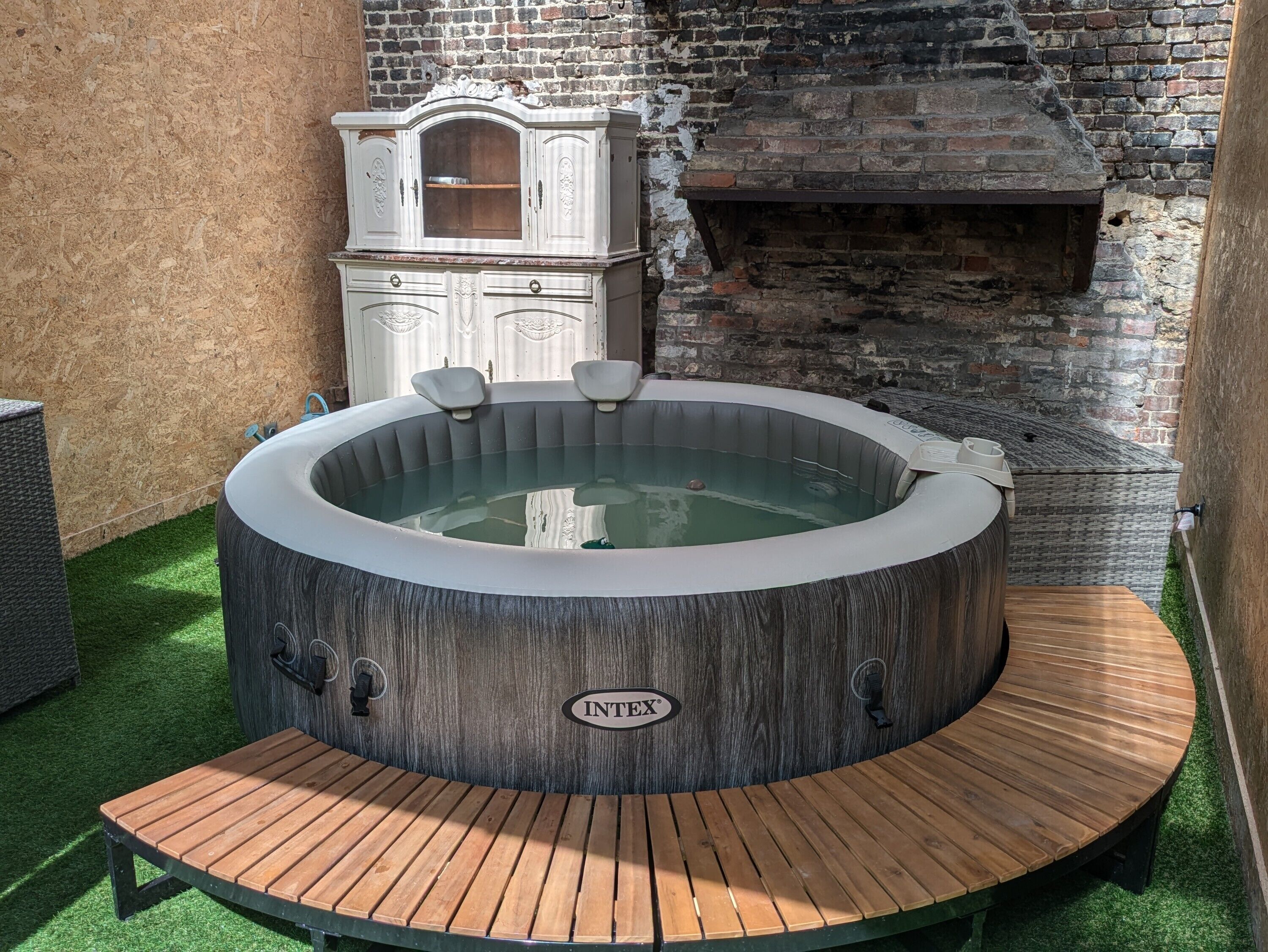 Bain à remous extérieur