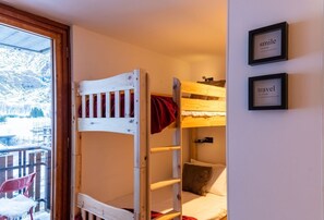 1 bedroom, free WiFi, bed sheets