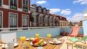 Outdoor dining - Azulejos Charming Flat with Terrace by LovelyStay (Lisbon)