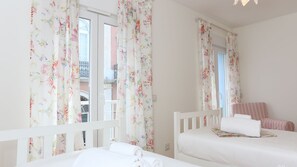 2 bedrooms, iron/ironing board, travel cot, free WiFi - Azulejos Charming Flat with Terrace by LovelyStay (Lisbon)