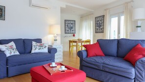 TV - Azulejos Charming Flat with Terrace by LovelyStay (Lisbon)