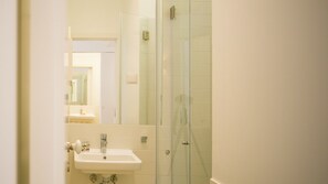 Hair dryer, towels - Quiet & Cozy Apartment w/ Garden by LovelyStay (Lisboa)