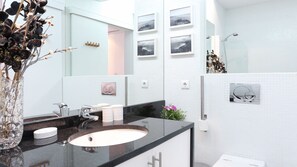 Hair dryer, towels - Comfort Apartment with Balcony by LovelyStay (Lisboa)