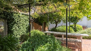 Terrace/patio - Quiet & Modern Apartment w/ Garden by LovelyStay (Lisboa)