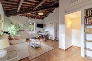 Living area - Stunning Rooftop Views in the Heart of Trastevere (Roma)