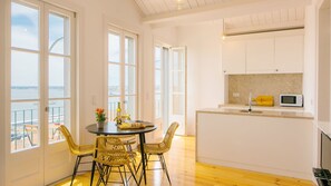 Dining - Alfama Terrace River View by LovelyStay (Lisboa)