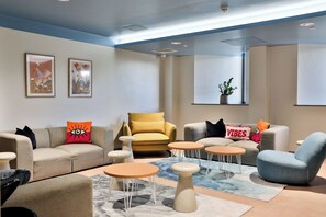 Lobby sitting area - Student Only B16 Studios (Birmingham)