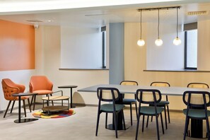 Lobby sitting area - Student Only B16 Studios (Birmingham)