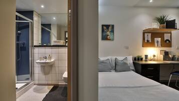 Studio, Non Smoking | Blackout drapes, free WiFi