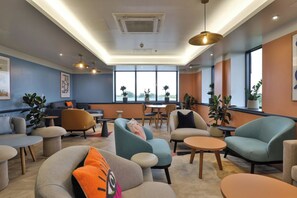 Lobby sitting area - Student Only B16 Studios (Birmingham)