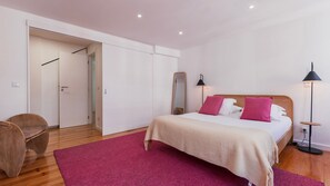 1 habitación, tabla de planchar con plancha, wifi gratis y ropa de cama 